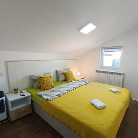 Lägenhet Zvezda Two Bedroom Center Novi Sad