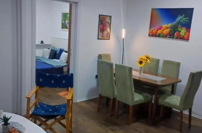 Zvezda Two Bedroom Center شقة نوفي ساد